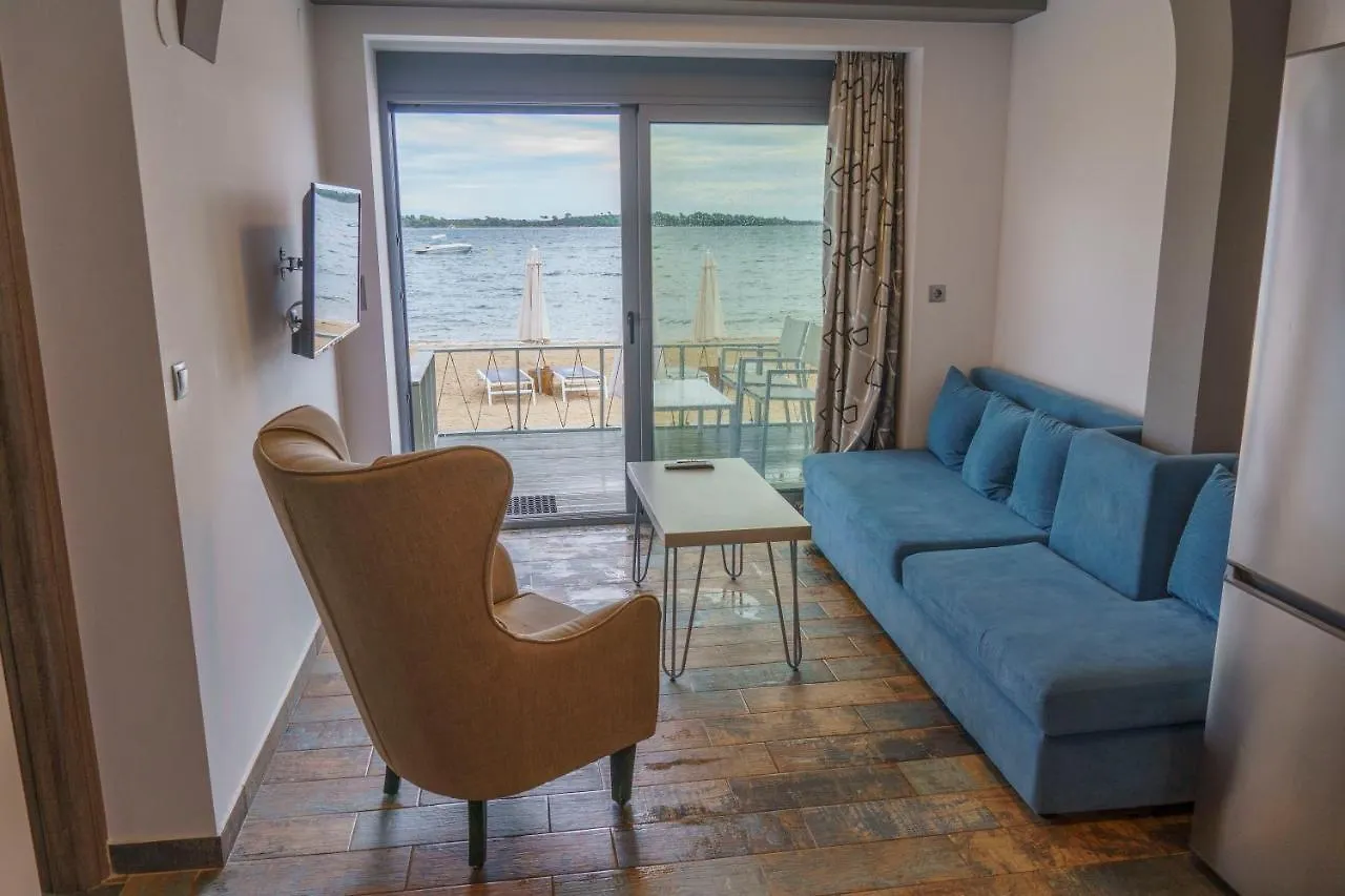 Zinozis Beach Apartments 沃尔沃罗